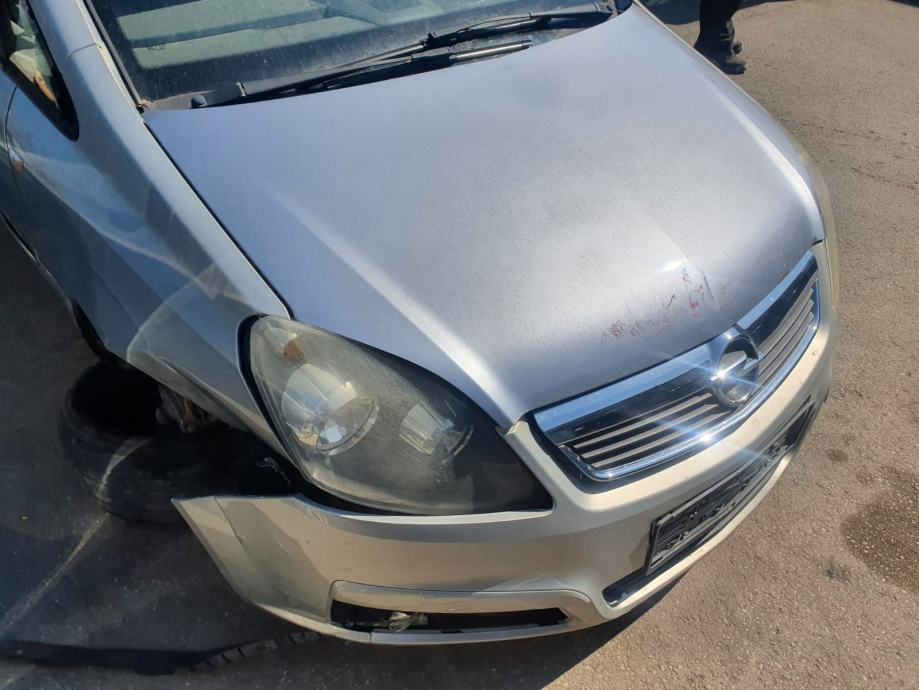 Opel Zafira 1,9 CDTI - cover