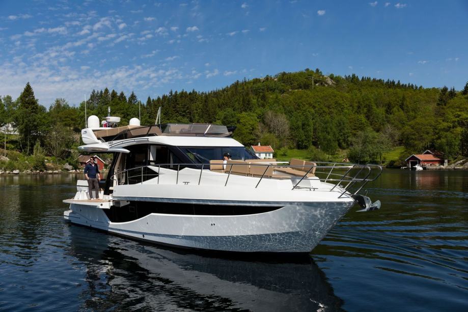 GALEON 460 FLY - cover