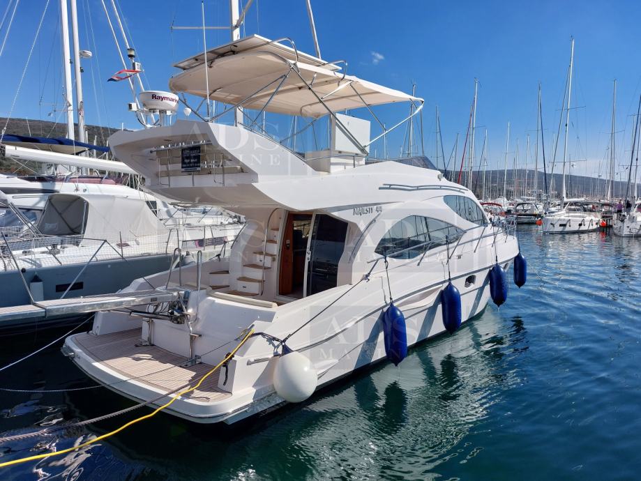MAJESTY 44 FLY - cover