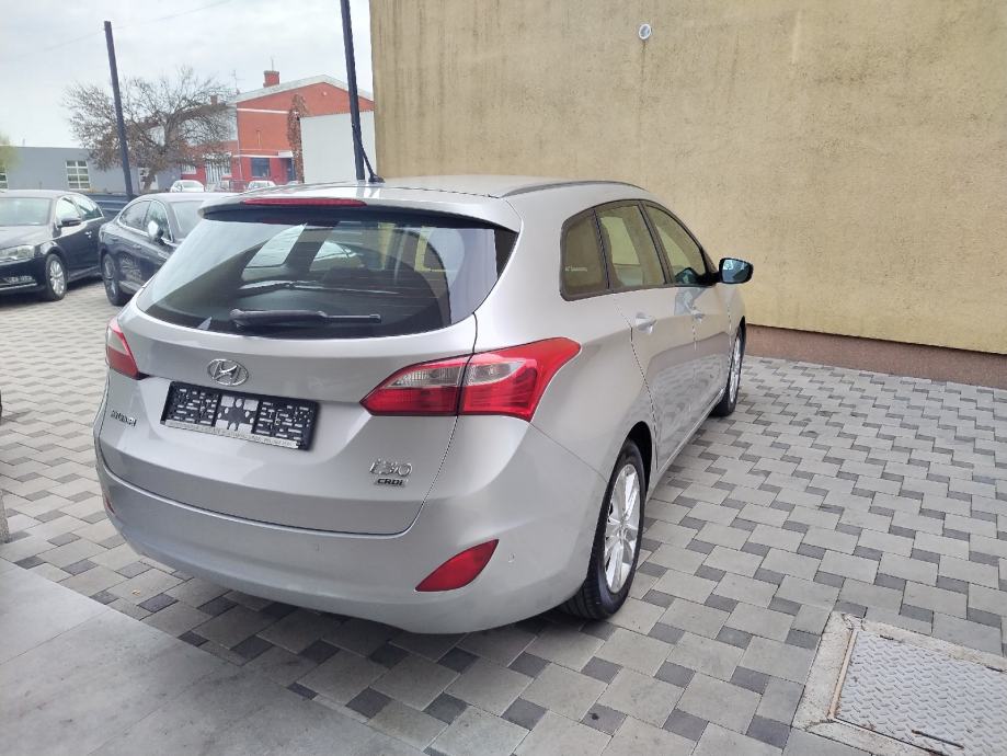 Hyundai i30 1,6 CRDi,LED PDC,DIG.KLIMA,1 VLASNIK,TOP STANJE,NA IME... - cover