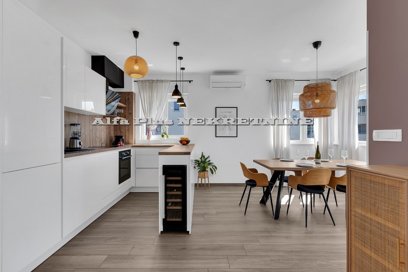 MAKARSKA; Penthouse - cover
