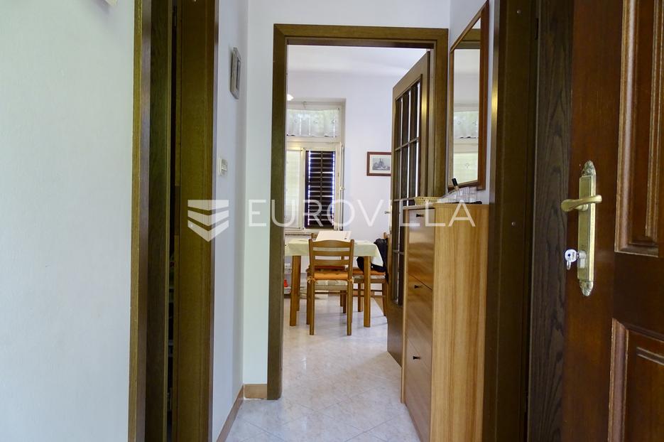 Opatija, bliži Centar, dugoročni najam jednosobnog klasičnog stana od 30.49m2 - cover