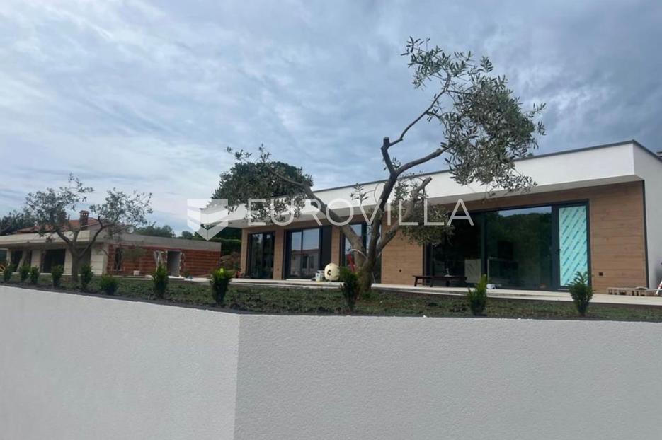 Labin, moderna novogradnja s bazenom - cover