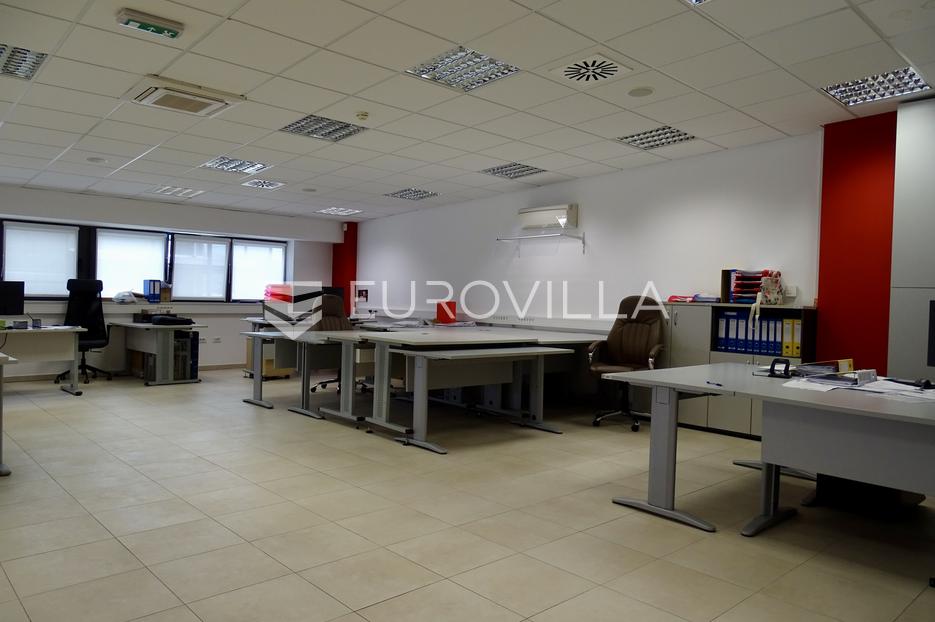 Kastav, Žegoti - odličan uredski prostor 527 m2, 10 prkirnih mjesta - cover