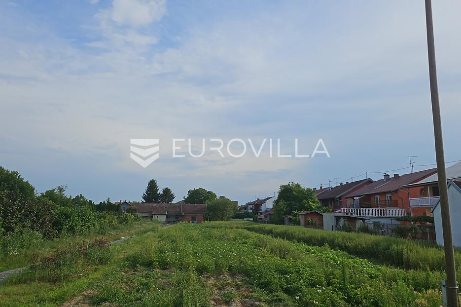 Osijek, Zeleno polje, građevinsko zemljište 500 m2 - cover