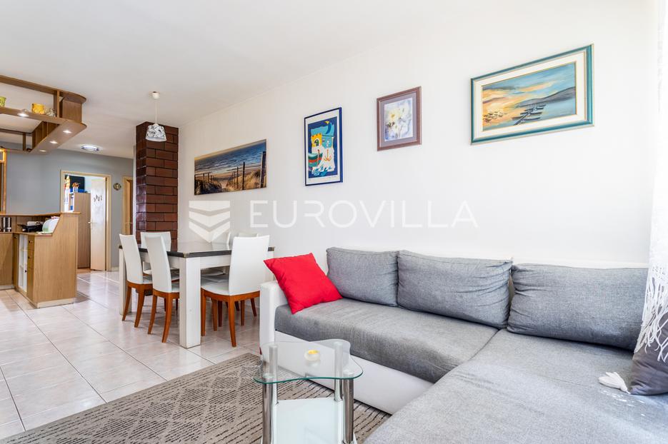 Split, Lokve - trosoban stan na odličnoj lokaciji - cover