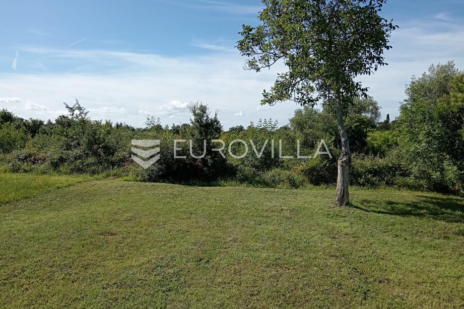 Istra, Poreč, građevinsko zemljište 300m od mora - cover