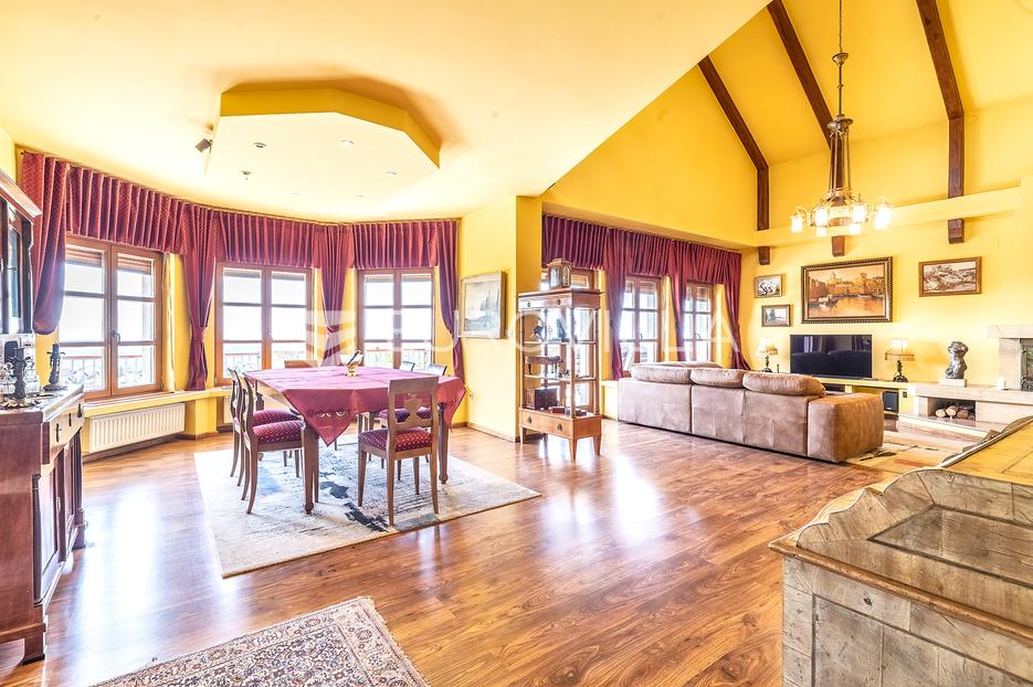 Zagreb, Gajnice prekrasna kuća 327 m2 na zemljištu 1090 m2 - cover