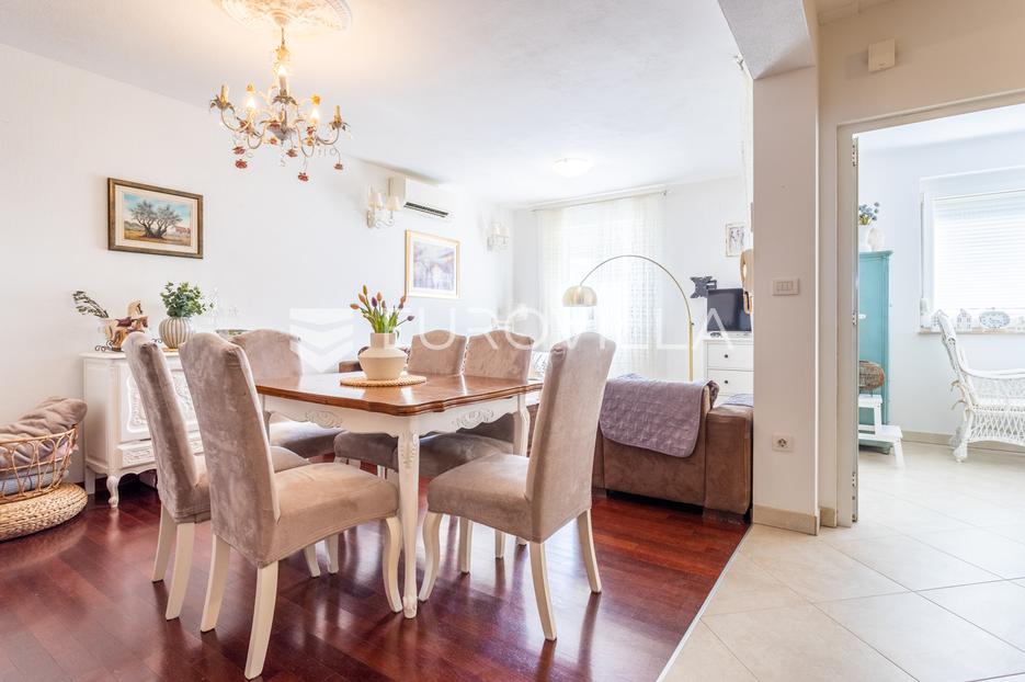 Split, Dragovode, šarmantni dvosobni stan s prekrasnom prostranom terasom - cover