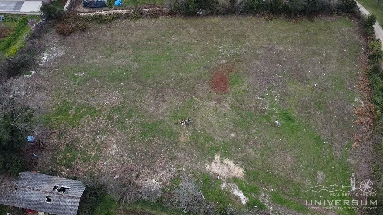 Prodaju se 2 građevinske parcele u blizini centra i s pogledom na more u Brtonigli - cover