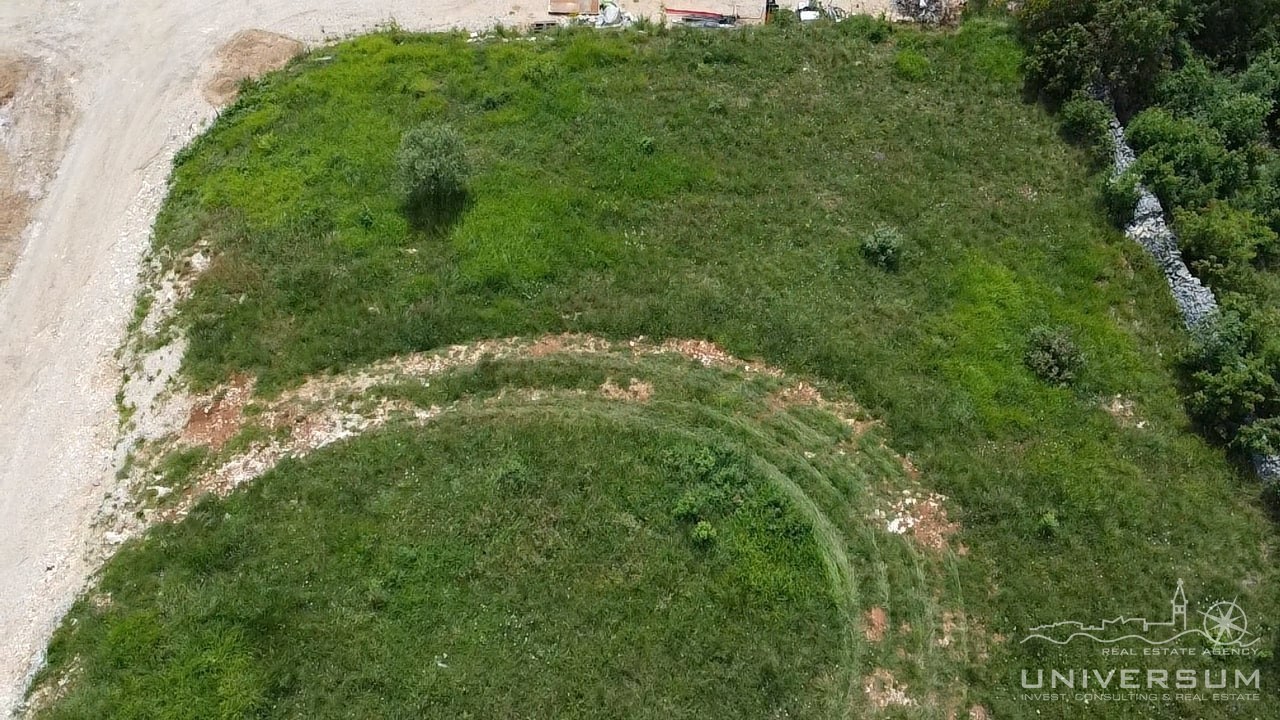 Građevinsko zemljište s pogledom na more u okolici Novigrada - cover