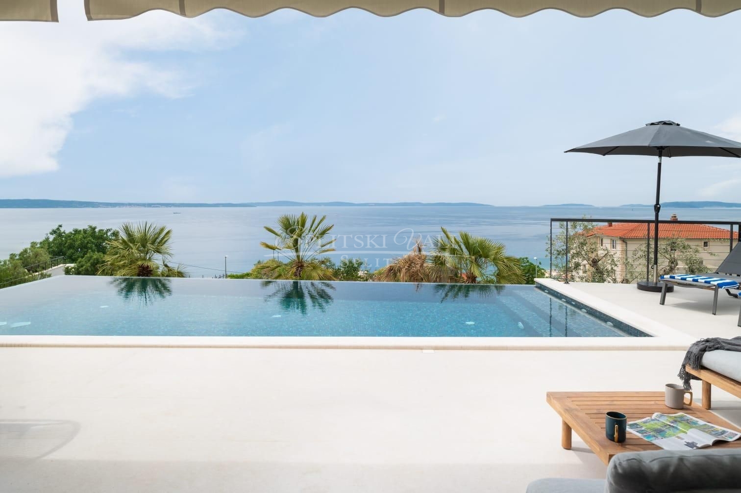 LUKSUZNA VILA U PODSTRANI - cover