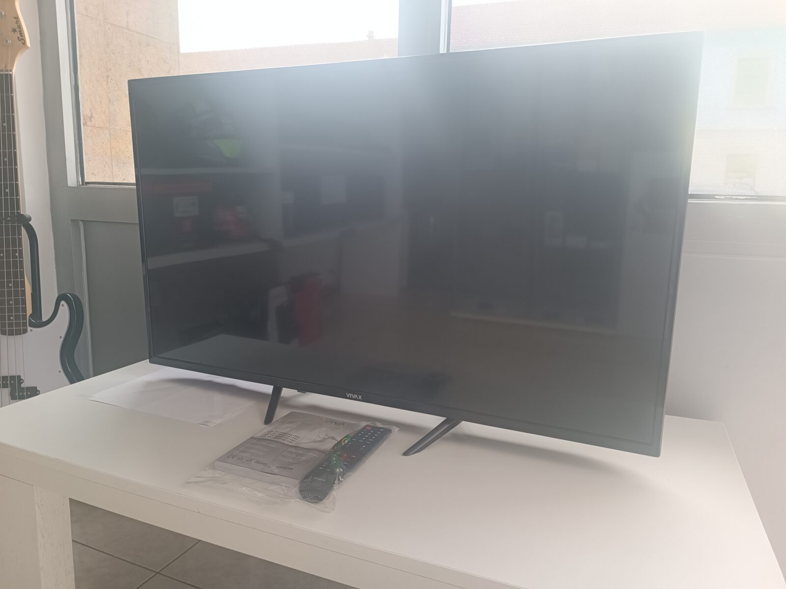 Vivax TV 43" - cover