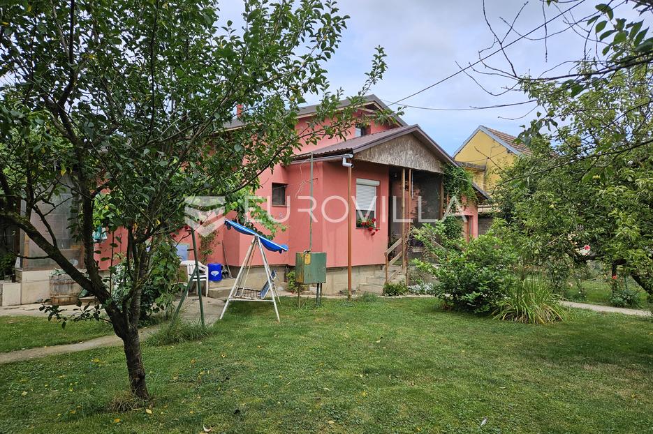 Belišće, Gat, obiteljska kuća sa poslovnim prostorom - cover