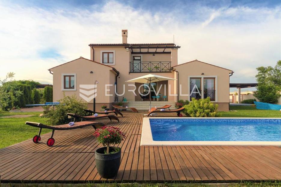 Istra, Valtura, prekrasna katnica na mirnoj lokaciji - cover