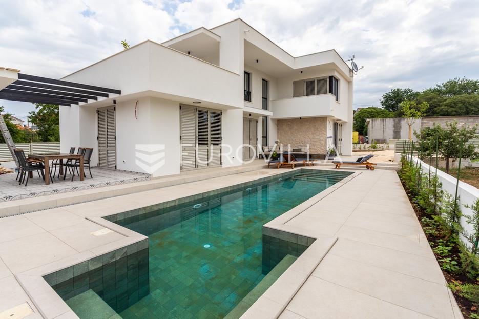 Šibenik, luksuzno uređena vila s bazenom - cover