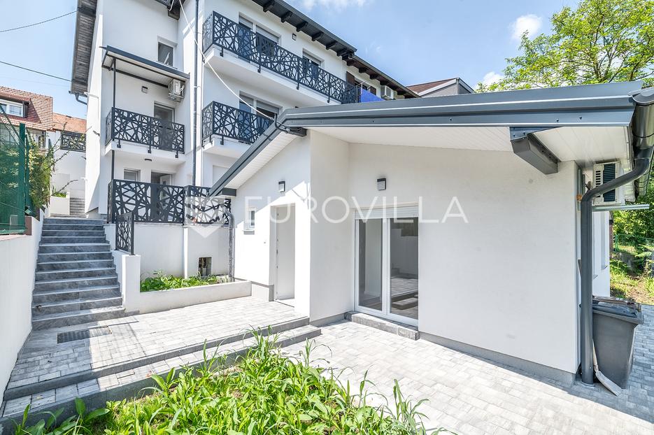 Zagreb, Jelenovac, obiteljska kuća s dodatnim objektom na zemljištu 300 m2 - cover