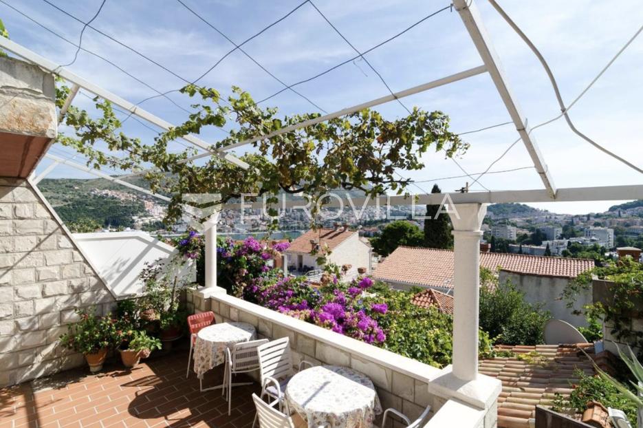 Lapad, dvojna kuća sa prekrasnim pogledom na atraktivnoj lokaciji - cover