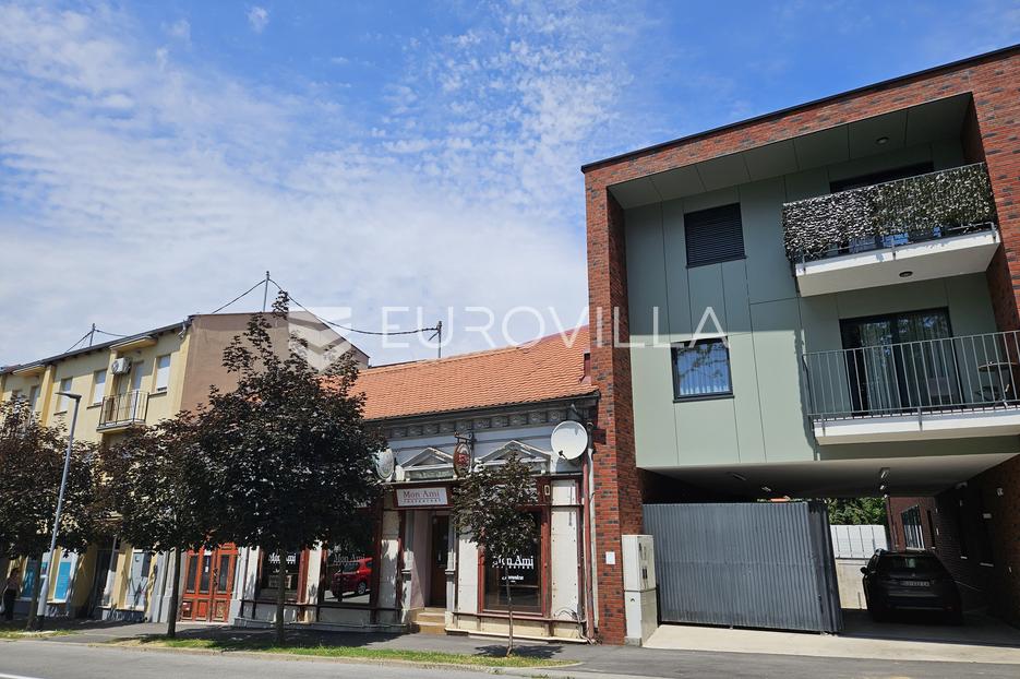 Đakovo, Centar, poslovna zgrada restoran s pogledom na katedralu - cover