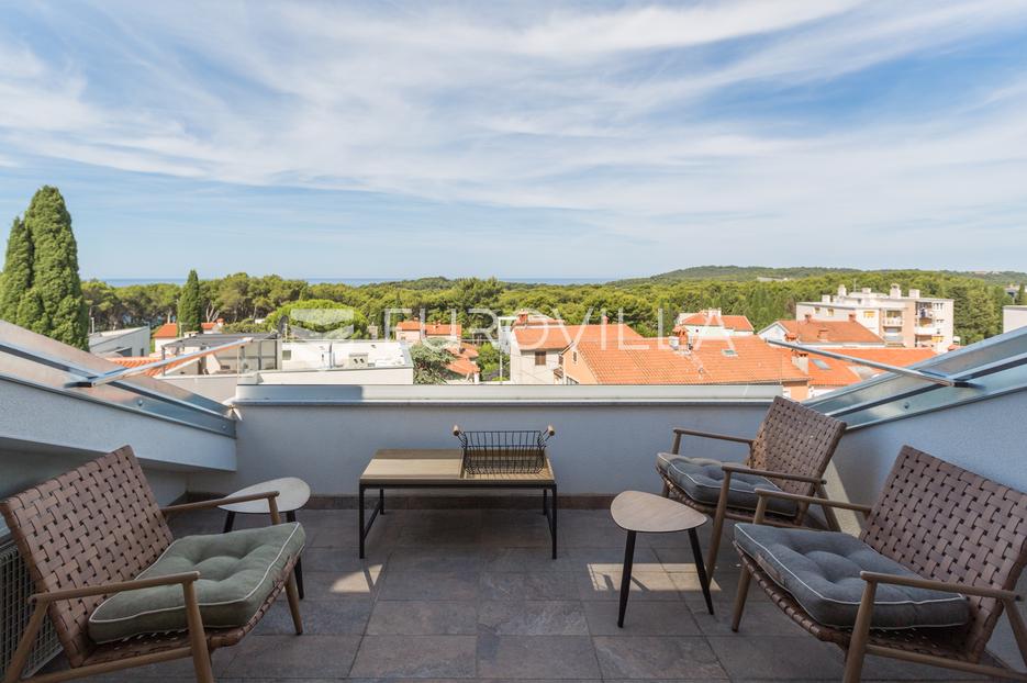 Istra, Pula, potpuno renovirani stan u austrougarskoj vili, 100 m od plaže - cover