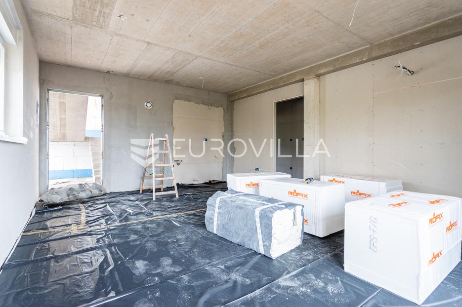 Kaštel Stari,  trosoban stan u prizemlju novogradnje - cover