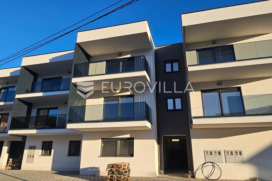 Marina- Trogir, jednosoban stan s krovnom terasom 100m od mora - cover