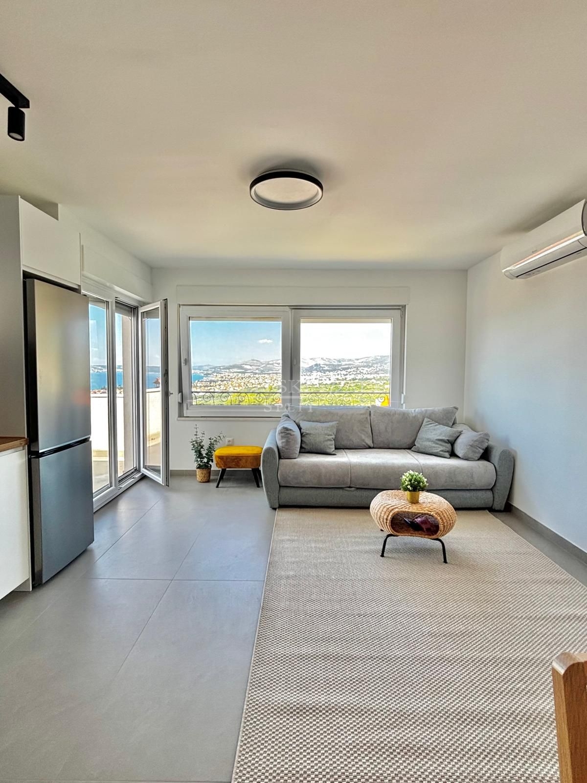 Luksuzan dvosoban stan, PRVO USELJENJE! Parking, pogled - cover