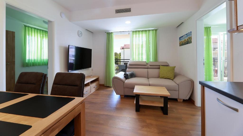 Apartment Pool View 3 - cover