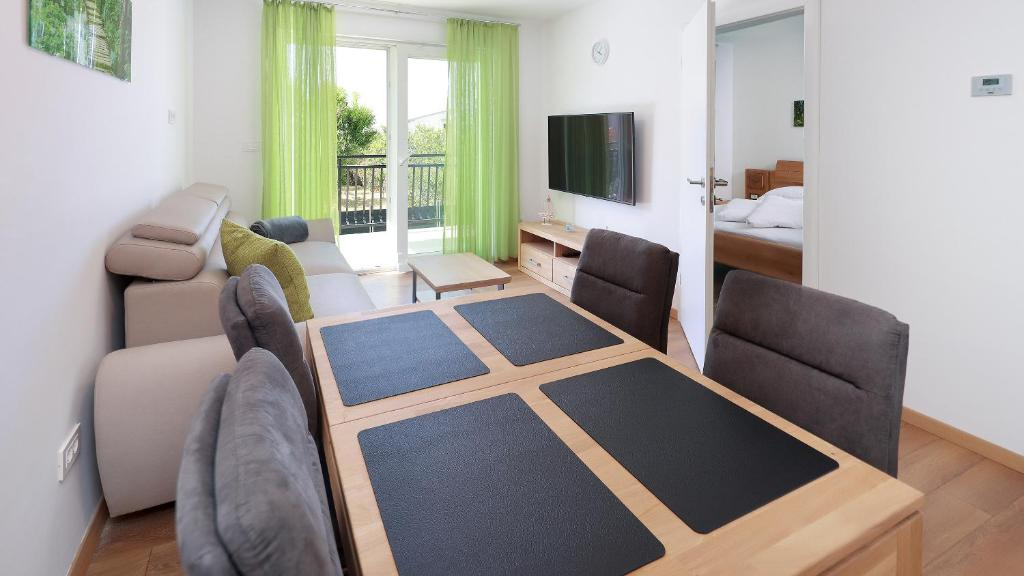 Apartment Garden View 2 - cover