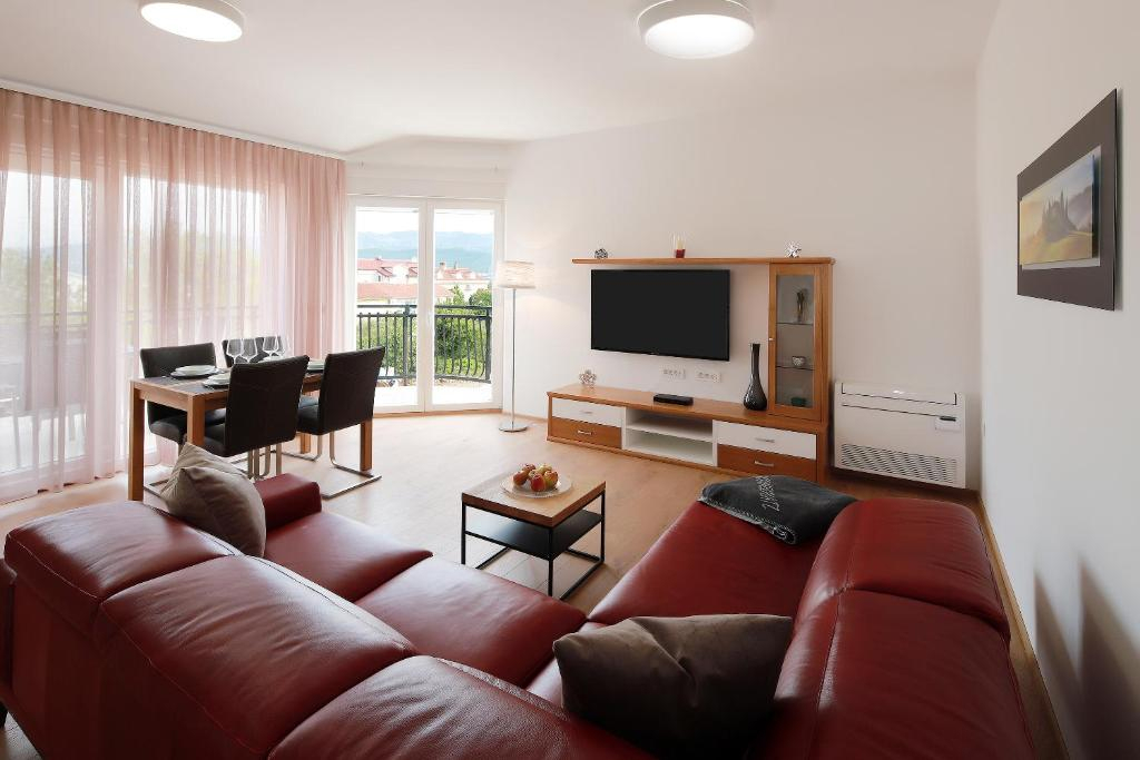 Deluxe Apartment Garden View - cover