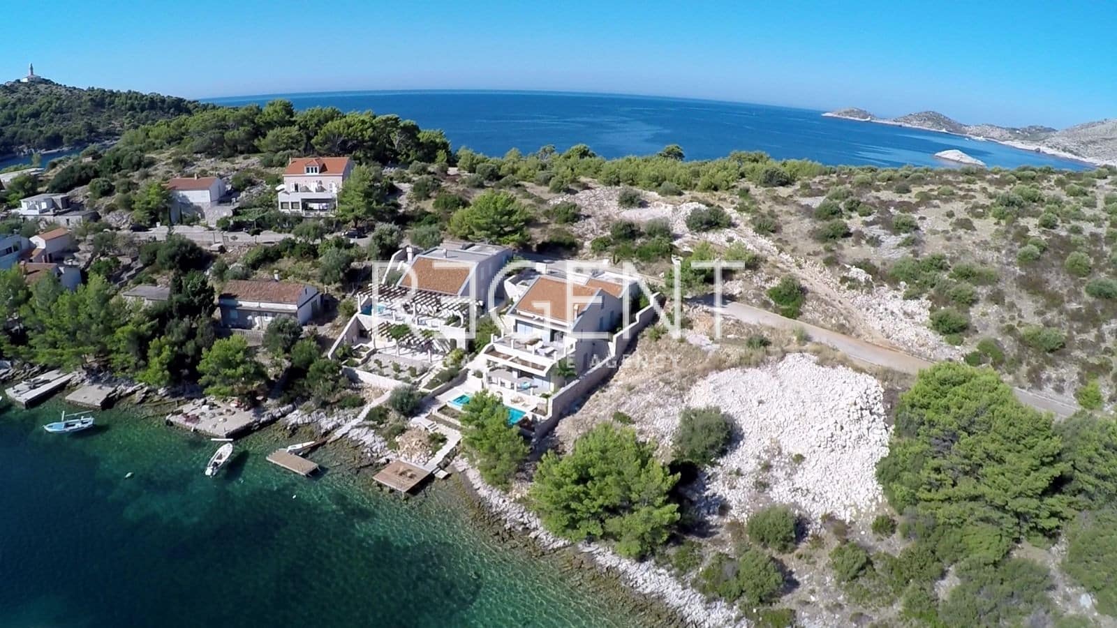 Lastovo - Građevinsko zemljište prvi red uz more - cover