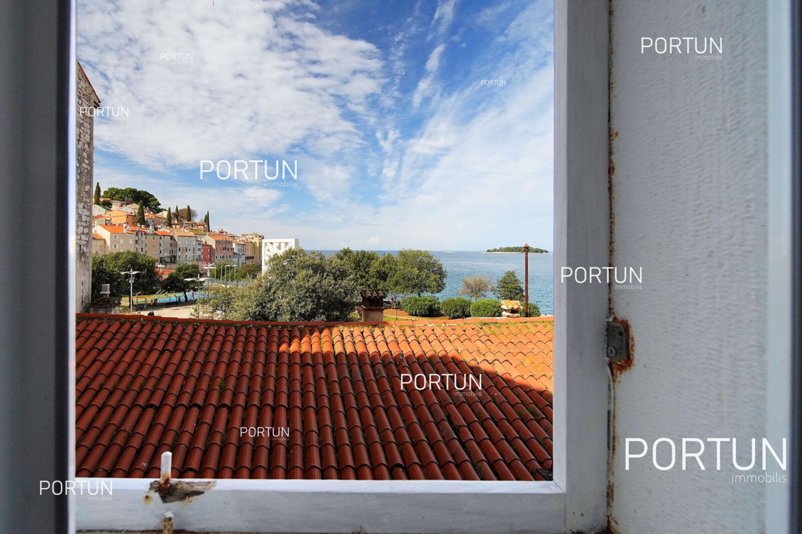 Kuća s apartmanima u centru Rovinja - cover