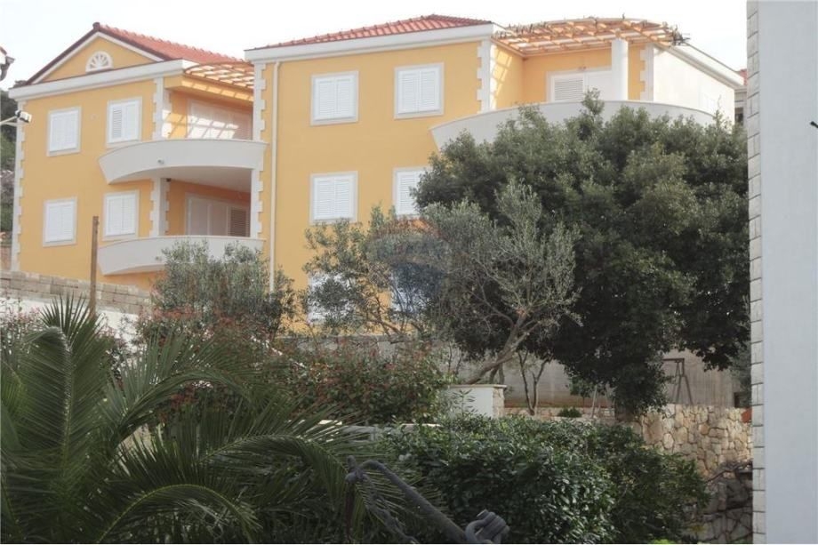 PRODAJA KUĆE SA 5 APARTMANA OTOK ŠOLTA- MASLINICA - INVESTICIJA - cover
