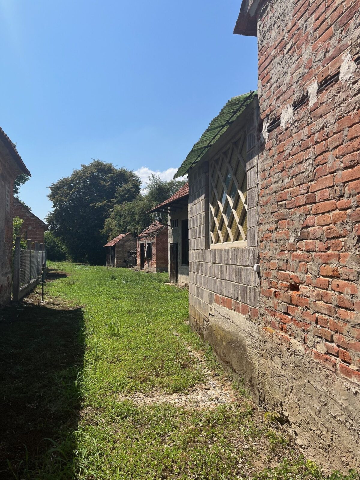 KUĆA ZA RUŠENJE - MALA SUBOTICA - cover