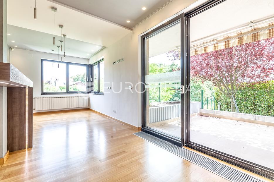 Zagreb, Srebrnjak, dvoetažan peterosoban stan NKP 185 m2 s vrtom i duplom garažom - cover