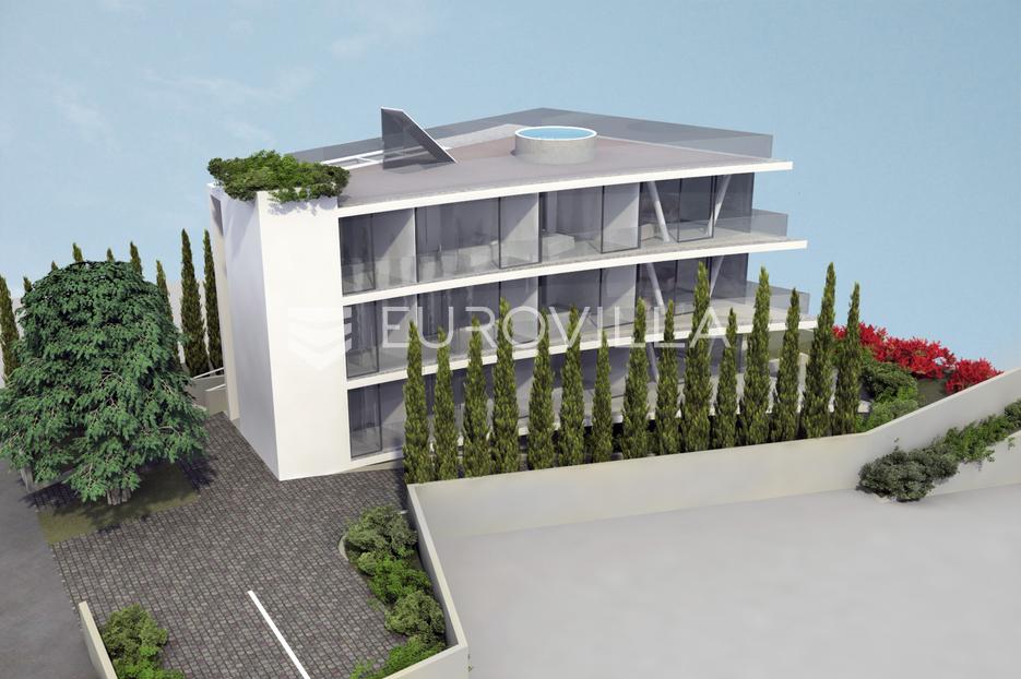 Lovran, građevinsko zemljište površine 778 m2 za villu s tri stana, drugi red do mora - cover