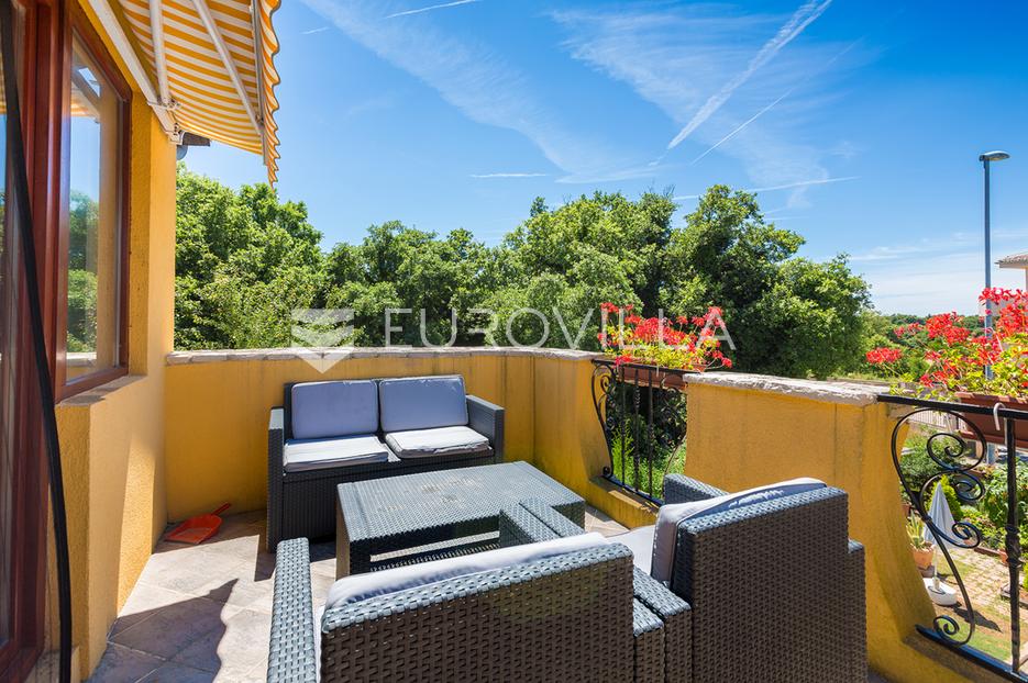 Istra, Ližnjan, četverosoban stan na lijepoj lokaciji s bazenom - cover