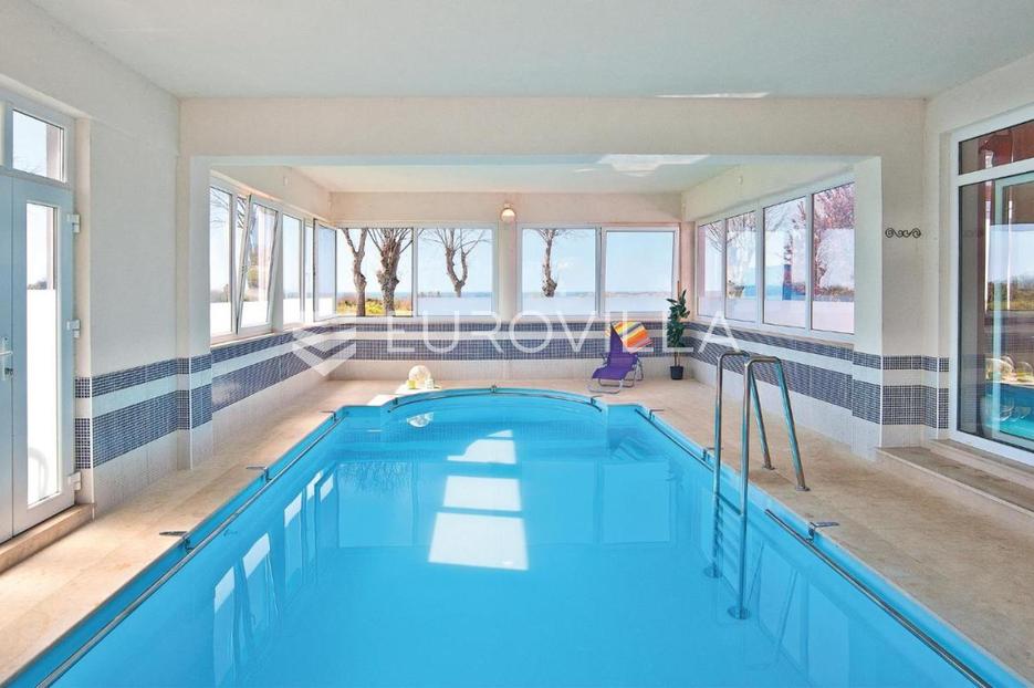 Istra, Vodnjan apartmanska kuća s UNUTARNJIM BAZENOM - cover