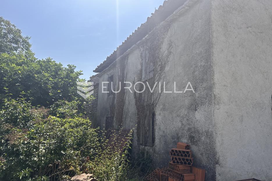 Istra, Ročko Polje, kamena starina s okućnicom i građevinskim te poljoprivrednim zemljištem - cover