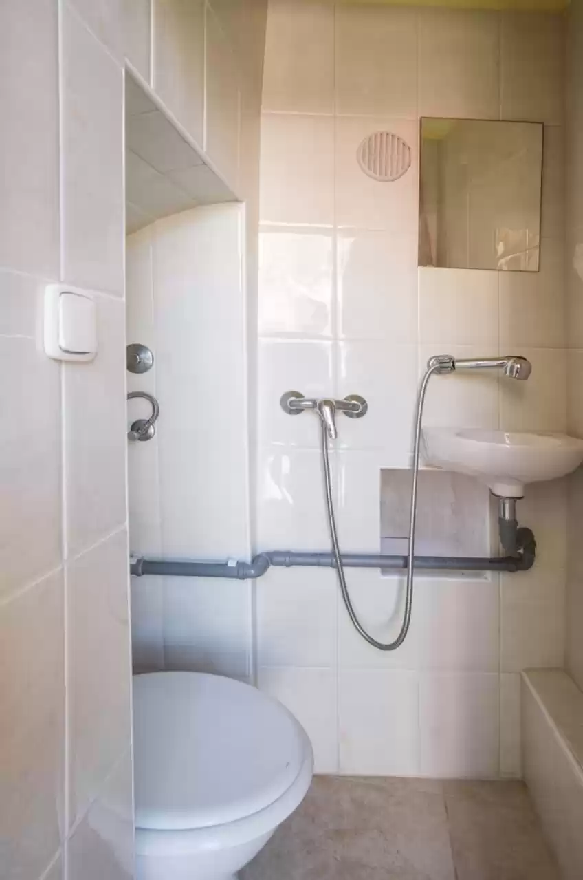 PLACA – NA JEDINSTVENOJ LOKACIJI U STAROGRADSKOJ JEZGRI VRBNIKA - cover