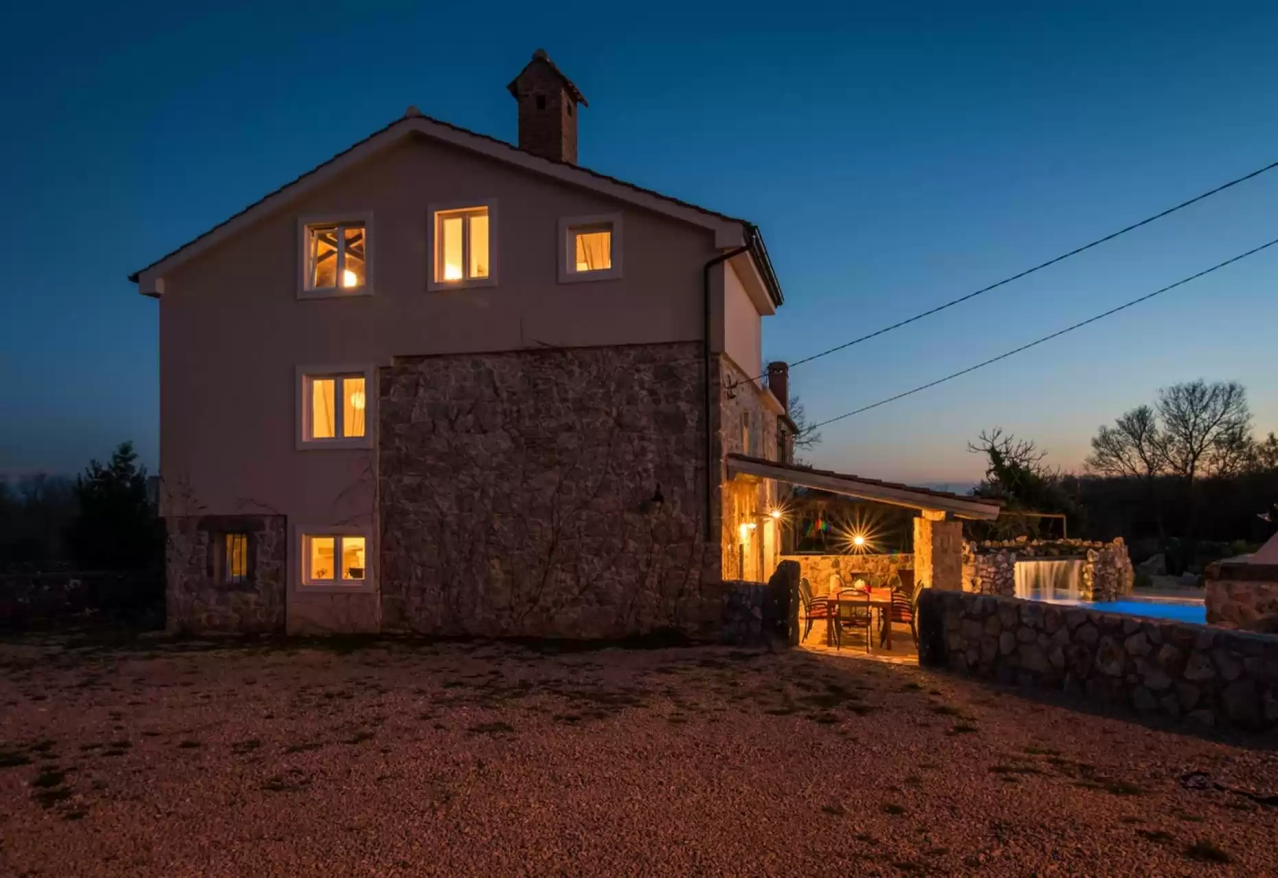 VILLA IVY – S BAZENOM, U PRIRODI - cover