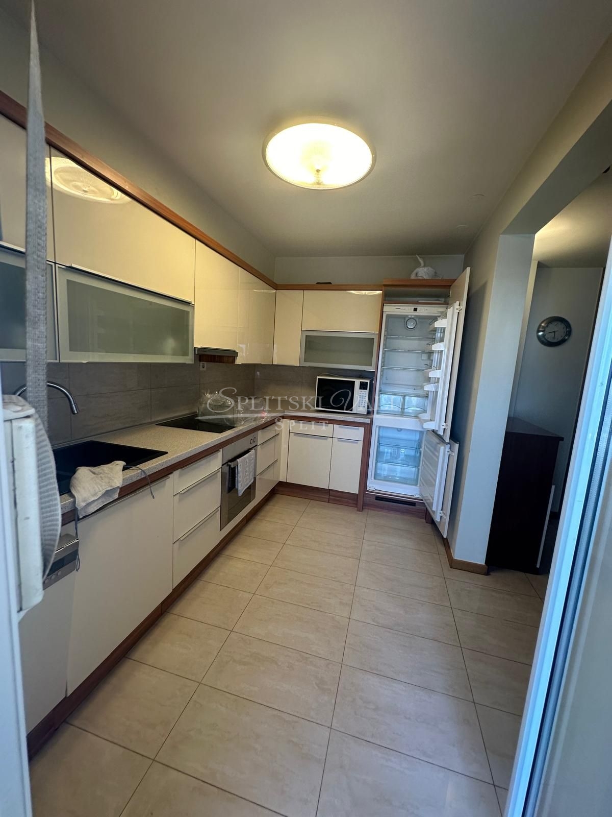 EKSKLUZIVNA PRODAJA!! Prodaja odličan trosoban stan u Solinu I garaža - cover