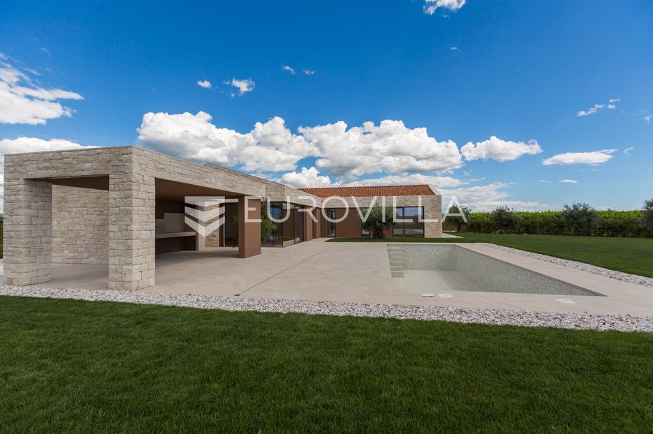 Istra, Brtonigla -vrhunska villa 186m2 s bazenom 41m2, saunom i jacuzzijem s pogledom na more i Buje - cover