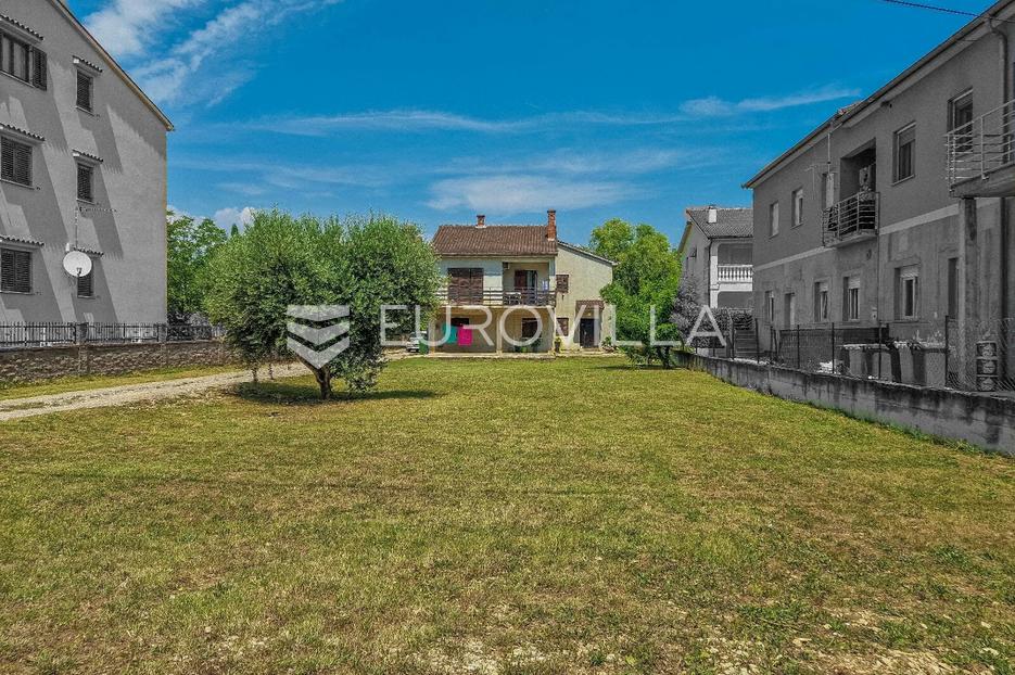 Istra, Fažana kuća s velikom okućnicom na traženoj lokaciji samo 1000m od mora - cover