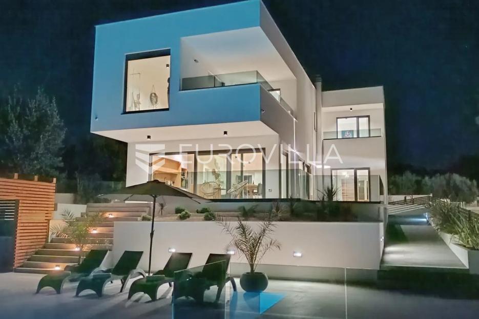 Medulin, Pomer - prekrasna villa s wellnessom NKP 195 m2 s pogledom na more - 150 m od mora - cover