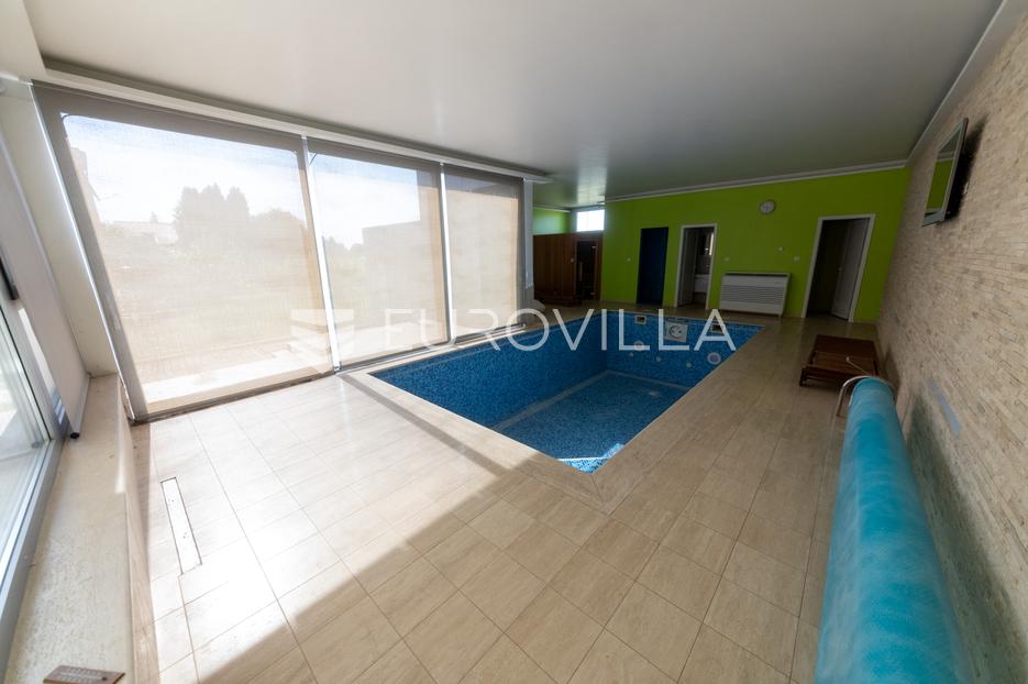 Osijek, Retfala,  prekrasna vila sa unutarnjim bazenom - cover