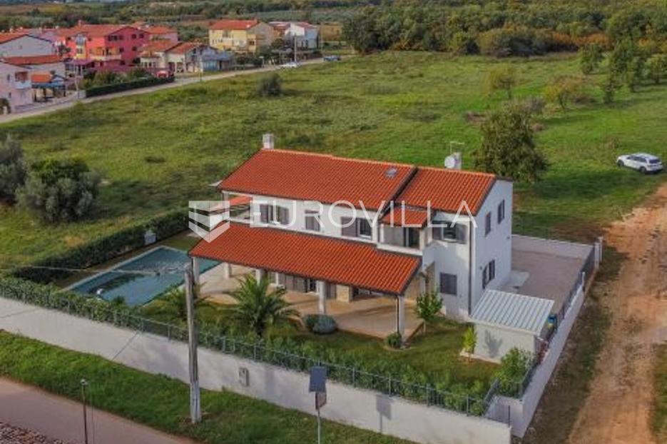 Istra, Novigrad, samostojeća kuća 184 m2 sa bazenom i pogledo na more - cover