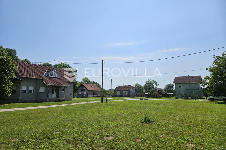 Osijek, Josipovac, zemljište 443 m2, širina 14 m, uglovnica - cover