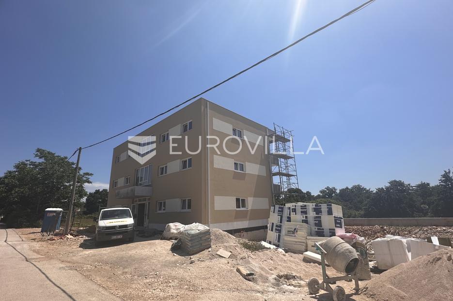 Istra, Žminj, trosoban stan "8" na drugom katu sa natkrivenim balkonom u izgradnji NKP 88,79 m2 - cover