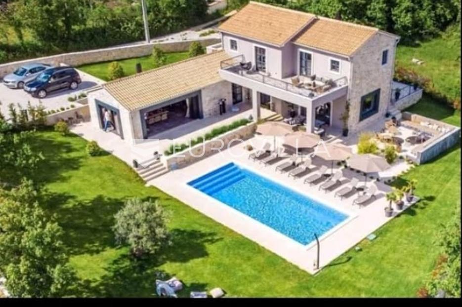 Istra, Karojba, samostojeća istarska kuća s idejnim projektom - cover